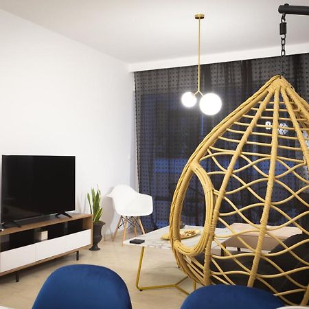 The White House Apartment Piraeus Bagian luar foto