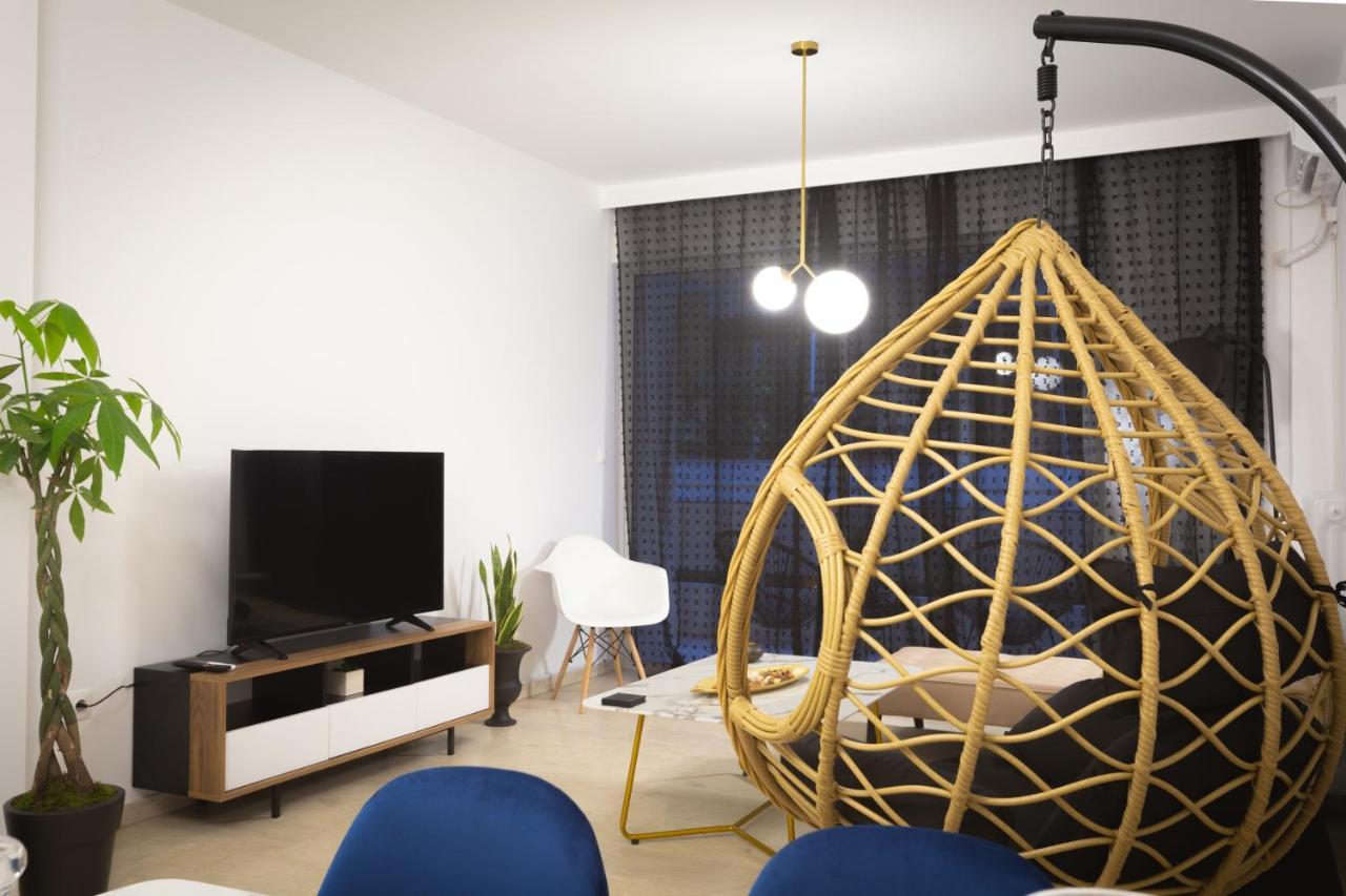 The White House Apartment Piraeus Bagian luar foto