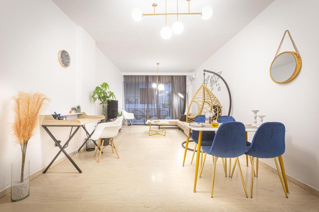 The White House Apartment Piraeus Bagian luar foto