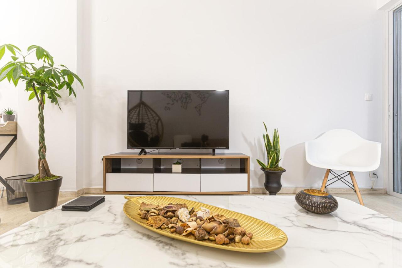 The White House Apartment Piraeus Bagian luar foto