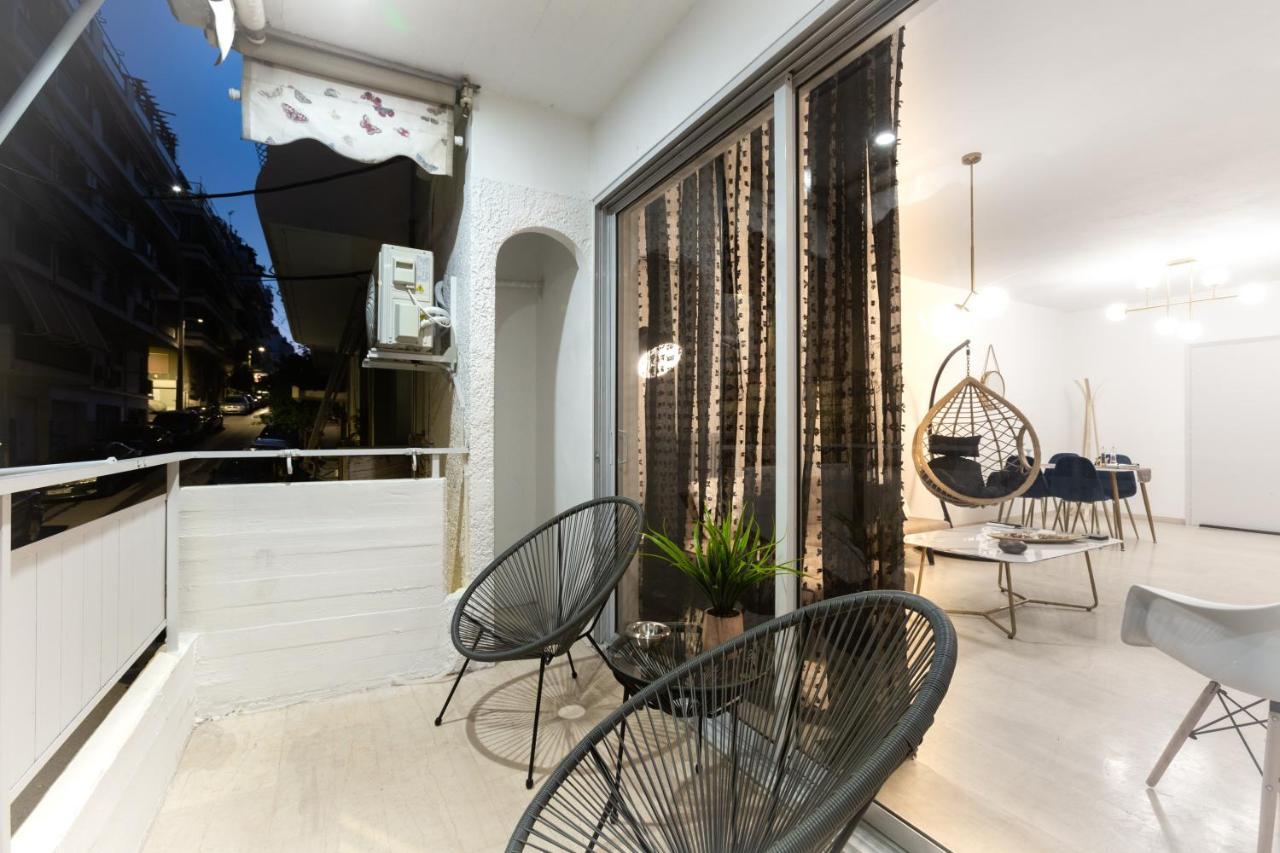 The White House Apartment Piraeus Bagian luar foto