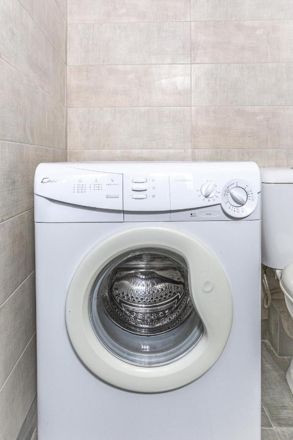 The White House Apartment Piraeus Bagian luar foto