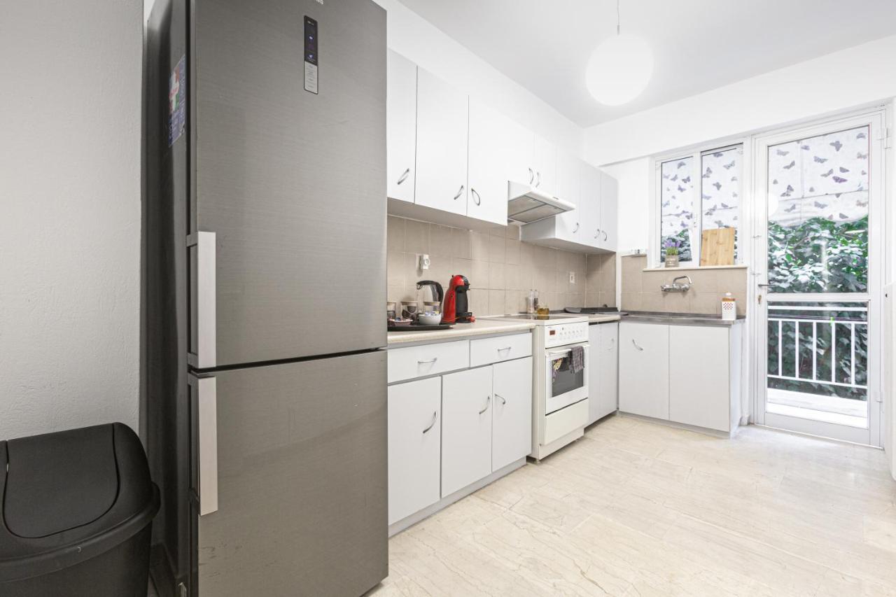 The White House Apartment Piraeus Bagian luar foto