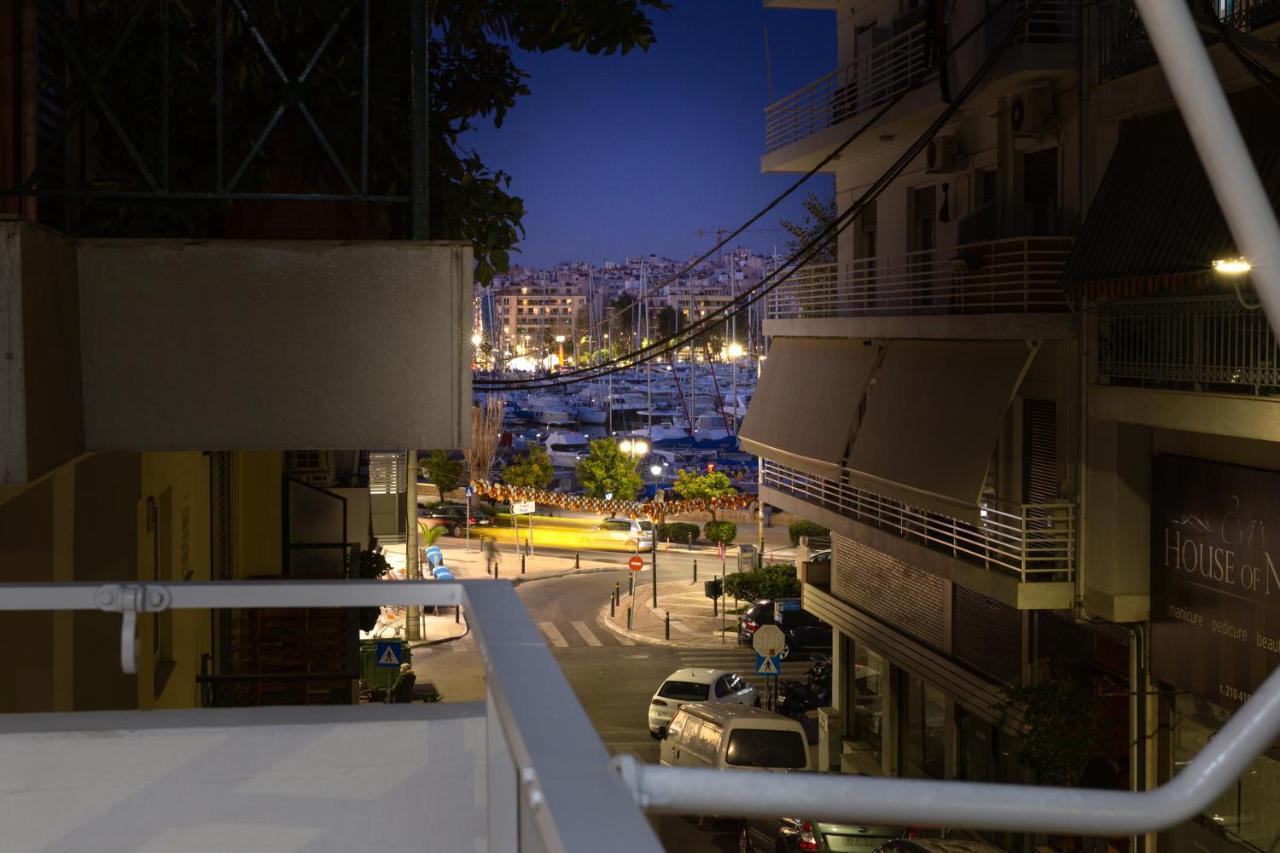 The White House Apartment Piraeus Bagian luar foto